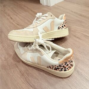 Madewell x Veja V-10 Sneakers - White Leather Leopard Print - Size 9/EU 40